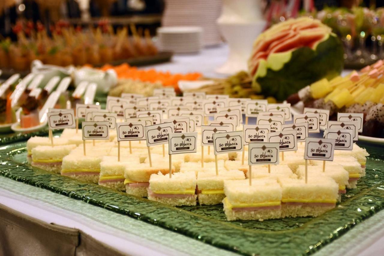 Eireann Boutique Hotel Prakhon Chai Bagian luar foto